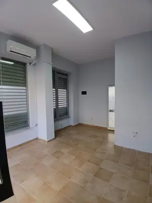 Ambient biznesi me qera në Rruga Fortuzi, Tiranë, 24 m². Foto 2 nga 4