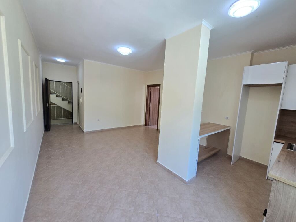 Appartamento 1+1 in vendita a Shkëmbi i Kavajës, Durazzo, 63 m². Foto 2 di 3