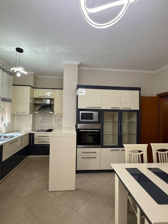 Apartment 1+1 for rent in Rruga e Bogdanëve, Tirana, 75 m²