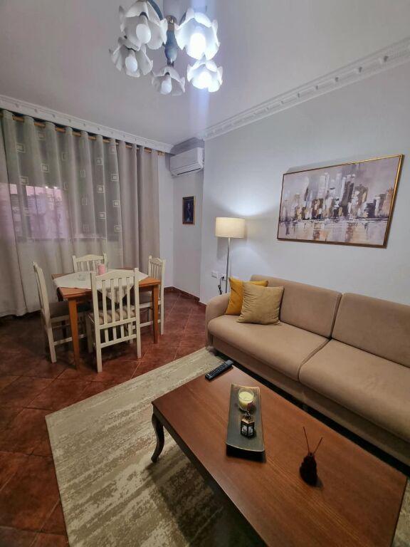 Apartament 2+1 me qera në Rruga e Elbasanit, Tiranë, 100 m². Foto 2 nga 7