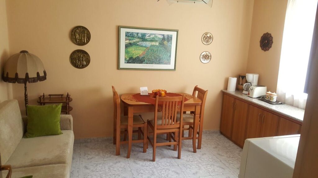 Apartment 1+1 for rent in Rruga Bardhyl, Tirana, 70 m². Photo 2 of 3