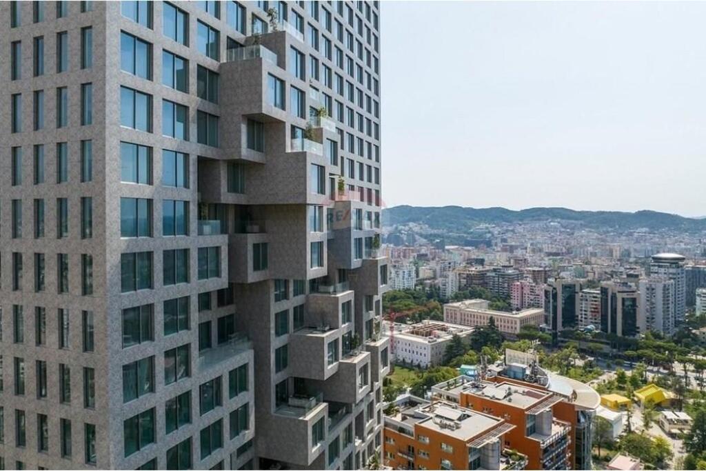 Apartment for sale in Rruga e Elbasanit, Tirana, 205 m²