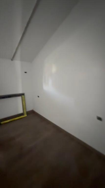 Apartament 1+1 në shitje në Shallvaret, Tiranë, 65 m². Foto 4 nga 5