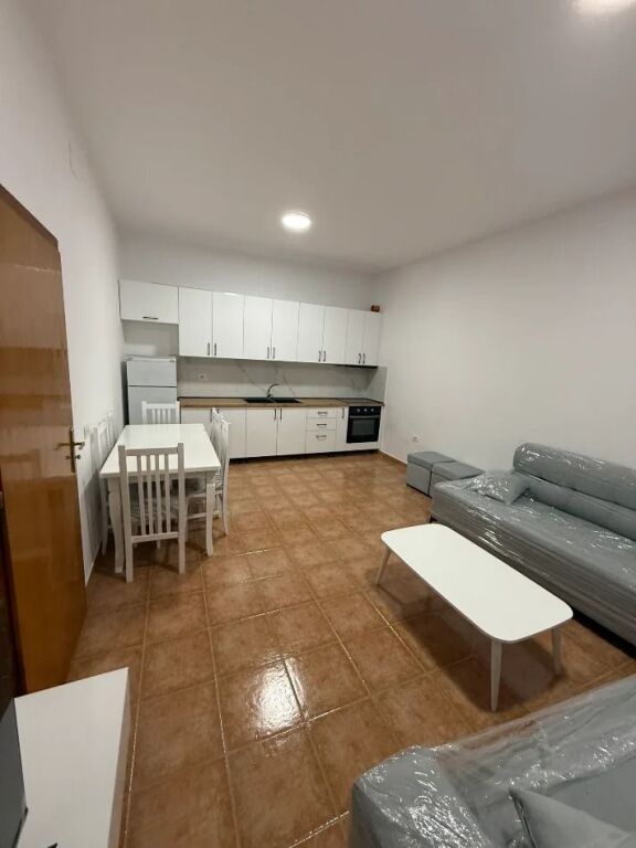 Apartment 1+1 for rent in Rruga 5 Maji, Tirana, 75 m². Photo 1 of 3