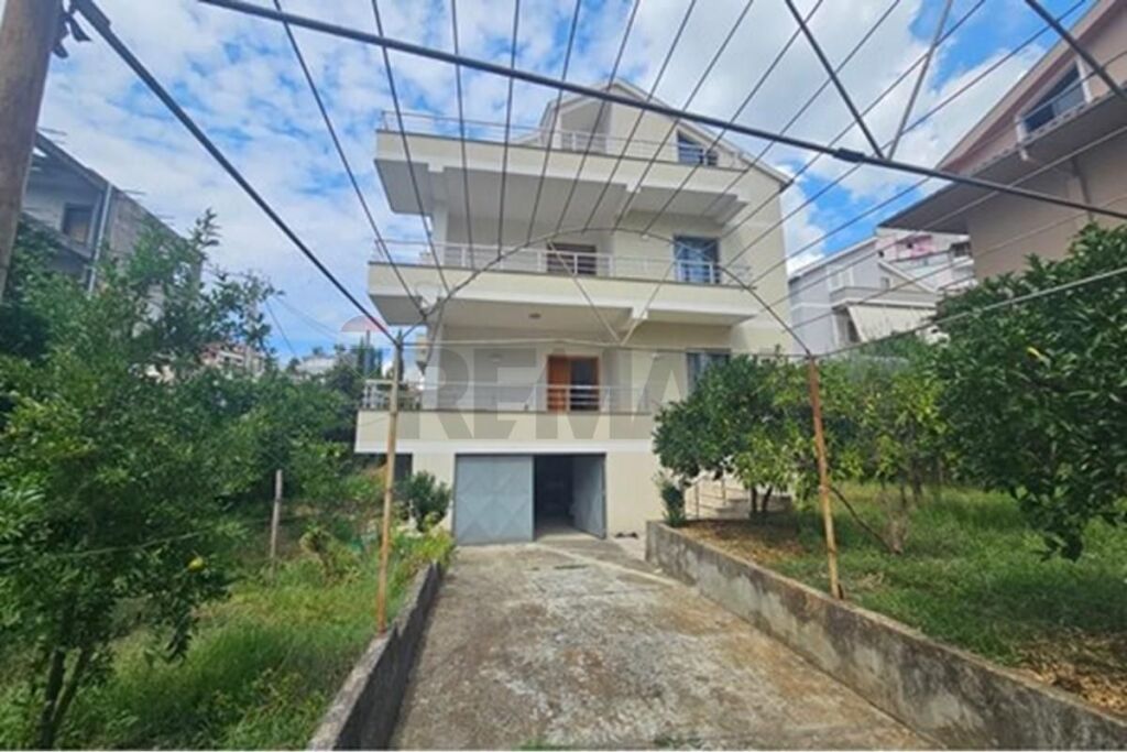 Villa for sale in Linzë, Tirana, 320 m². Photo 1 of 3