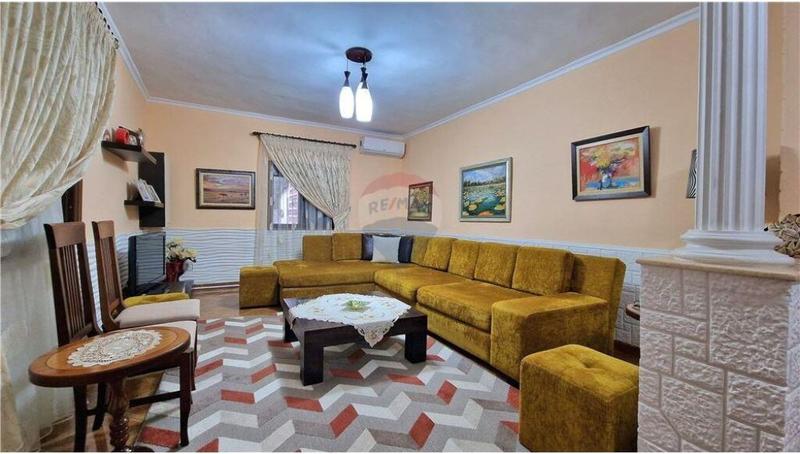 Casa indipendente in vendita a Rruga Enver Jaho, Valona, 289 m²