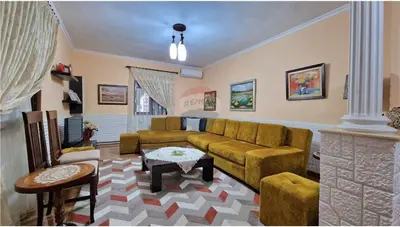 House for sale in Cole, Vlorë, 289 m². Photo 1 of 12