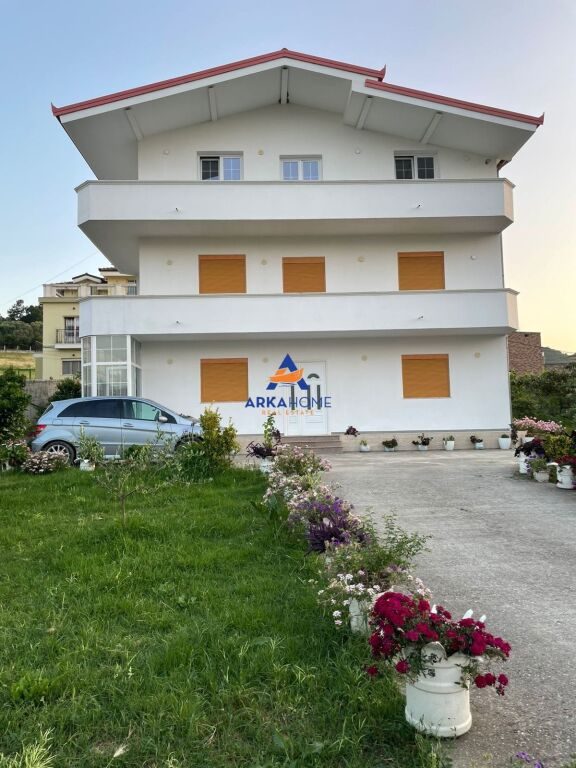 Villa in affitto a Farkë, Tirana, 500 m². Foto 1 di 12