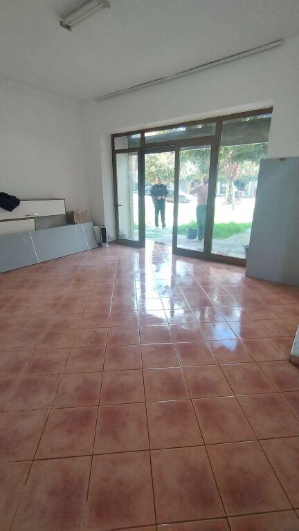 Shop for sale in Fier, 63 m²