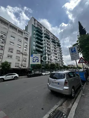 Apartament 1+1 në shitje në Komuna e Parisit, Tiranë, 68 m². Foto 1 nga 3