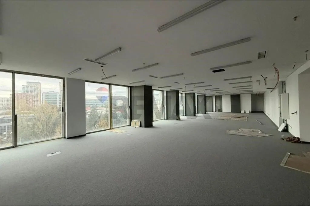 Ufficio in affitto a Bulevardi Bajram Curri, Tirana, 1.570 m². Foto 1 di 3
