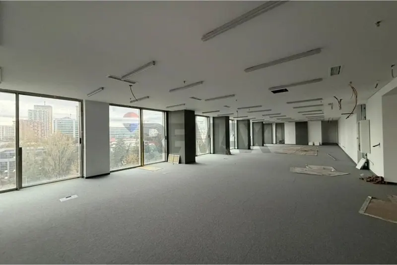 Ufficio in affitto a Downtown One, Tirana, 1.570 m²