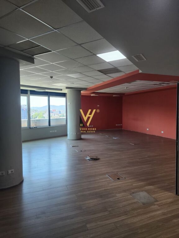 Zyrë me qera në Rruga e Kavajës, Tiranë, 230 m². Foto 1 nga 3