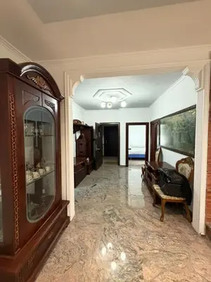 Apartament 2+1 me qera në Sheshi Skënderbej, Tiranë, 130 m². Foto 4 nga 12