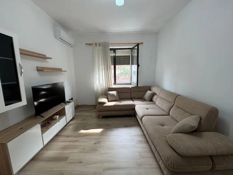 Appartamento 1+1 in affitto a Qendër, Durazzo, 61 m²