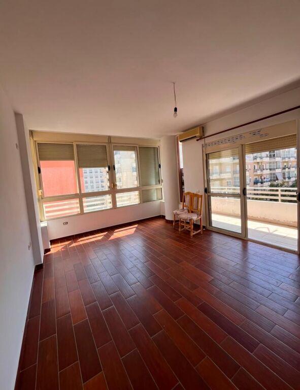 Apartament 2+1 në shitje në Rruga Dervish Ali Dukati, Vlorë, 90 m². Foto 3 nga 8