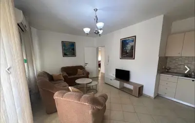 Apartament 2+1 me qera në Rruga 5 Maji, Tiranë, 100 m². Foto 2 nga 8