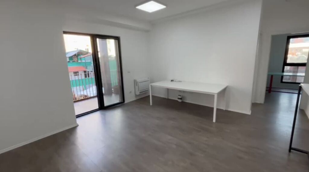 Ufficio in affitto a 21 Dhjetori, Tirana, 103 m². Foto 2 di 3