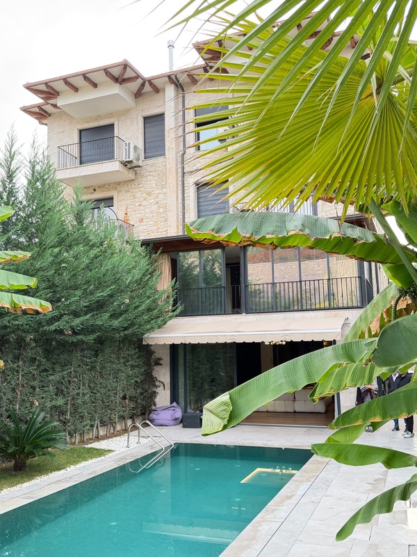 Villa 4+1 in affitto a TEG, Tirana, 220 m². Foto 3 di 10