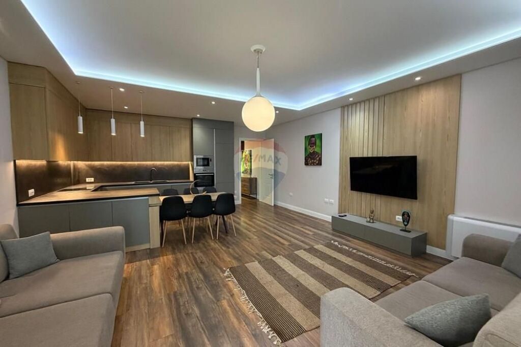 Villa in affitto a Liqeni i Farkes, Tirana, 221 m²