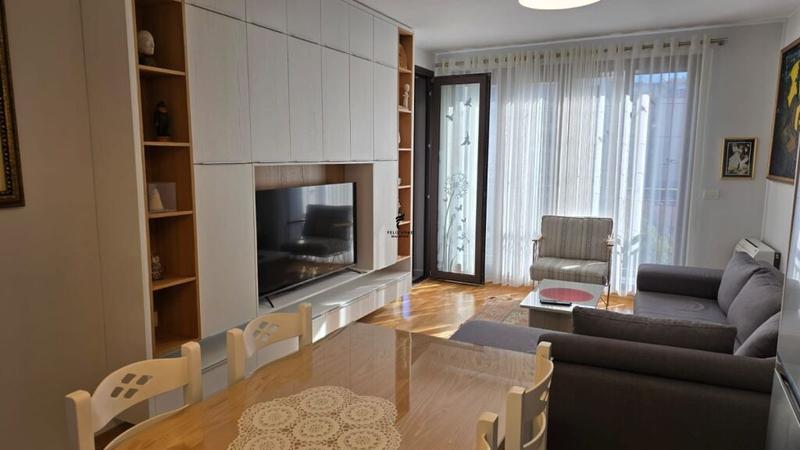Apartament 1+1 me qera në Rruga Bardhok Biba, Tiranë, 77 m²