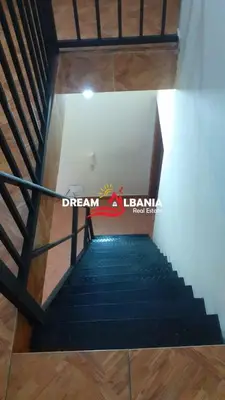 House 2+1 for sale in Lushnje prane Stadiumit, Lushnjë, 184 m². Photo 6 of 9