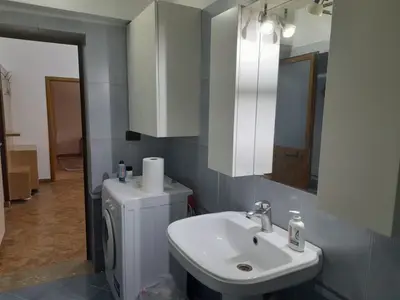 Apartament 1+1 me qera në Blloku, Tiranë, 85 m². Foto 5 nga 6