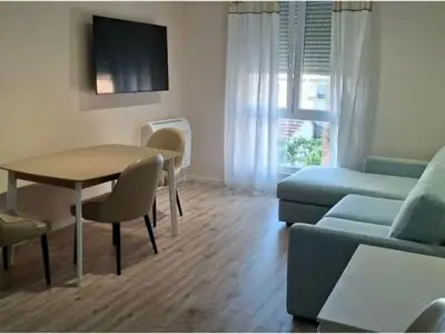 Apartament 1+1 me qera në Xhamia e Tabakeve, Tiranë, 75 m². Foto 8 nga 9