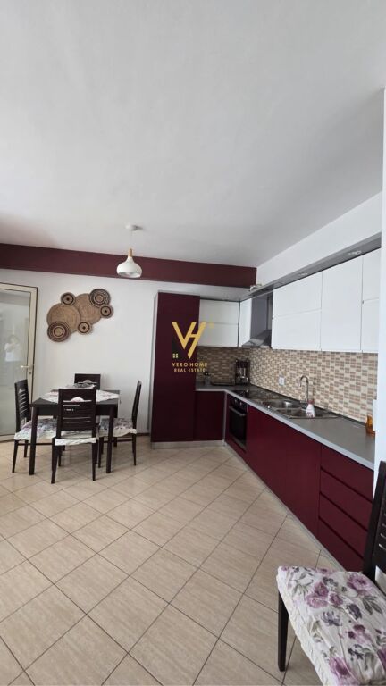 Apartament 2+1 me qera në Komuna e Parisit, Tiranë, 105 m². Foto 2 nga 3
