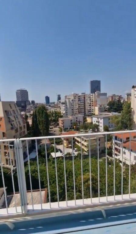 Attico 4+1 in vendita a Rruga Faik Konica, Tirana, 284 m²