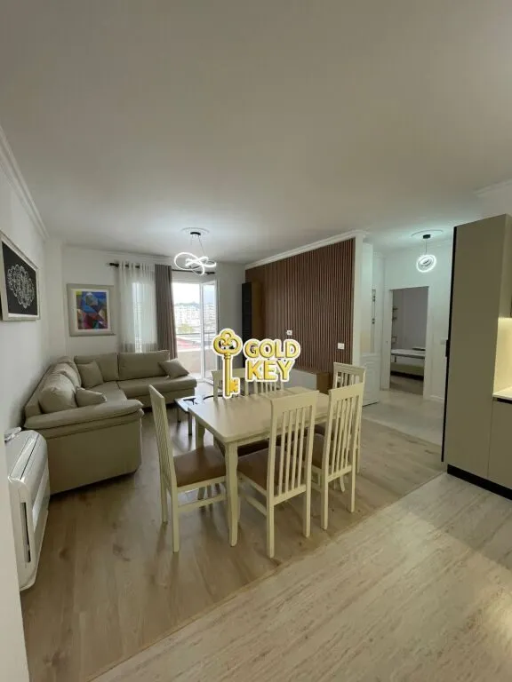 Apartament 2+1 me qera në Stacioni i Zjarrfikësve, Durrës, 100 m². Foto 1 nga 11