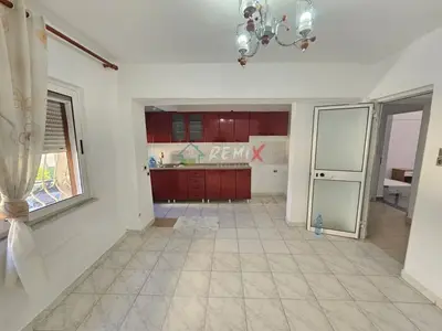 Appartamento 1+1 in affitto a Drejtoria e Policise, Durazzo, 60 m². Foto 7 di 9