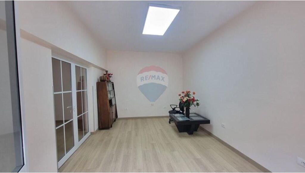 Office for rent in Rruga e Durrësit, Tirana, 50 m². Photo 3 of 3