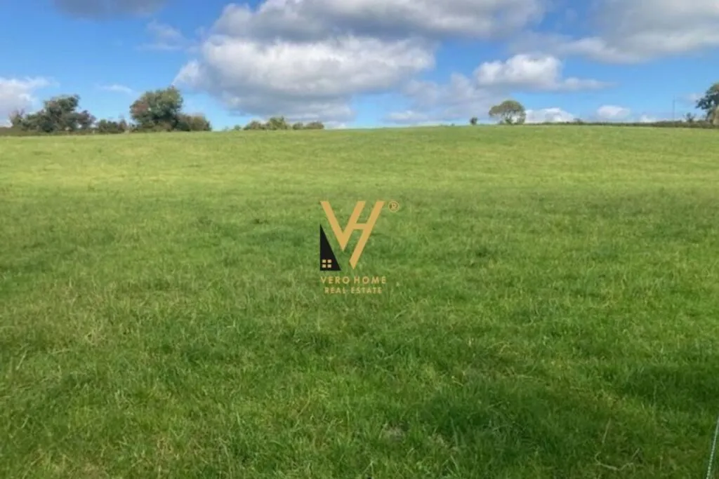 Land for sale in Mjull Bathore, Tirana, 800 m². Photo 1 of 1
