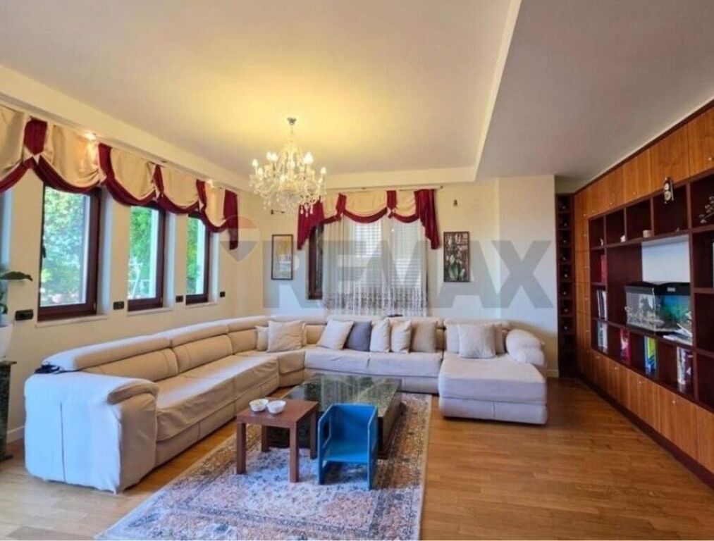 Attico in vendita a Kodra e Diellit, Tirana, 228 m². Foto 1 di 3