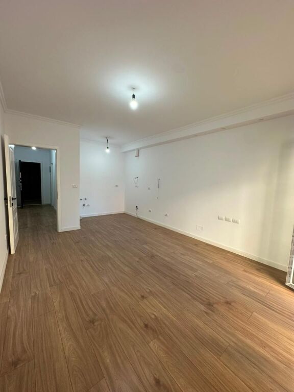 Appartamento 2+1 in affitto a Rruga e Bogdanëve, Tirana, 75 m². Foto 2 di 3