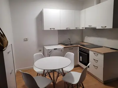 Apartament 2+1 me qera në Rruga Perlat Rexhepi, Tiranë, 85 m². Foto 2 nga 12