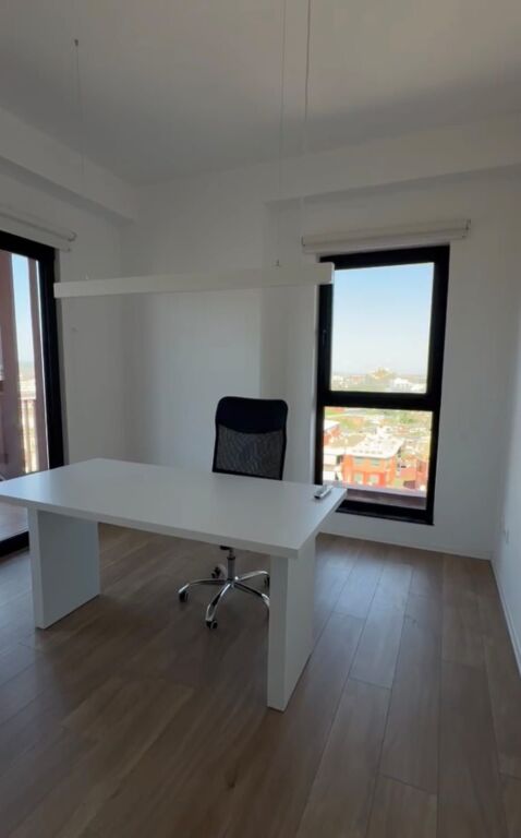Ufficio in affitto a Rruga e Kavajës, Tirana, 124 m². Foto 2 di 3