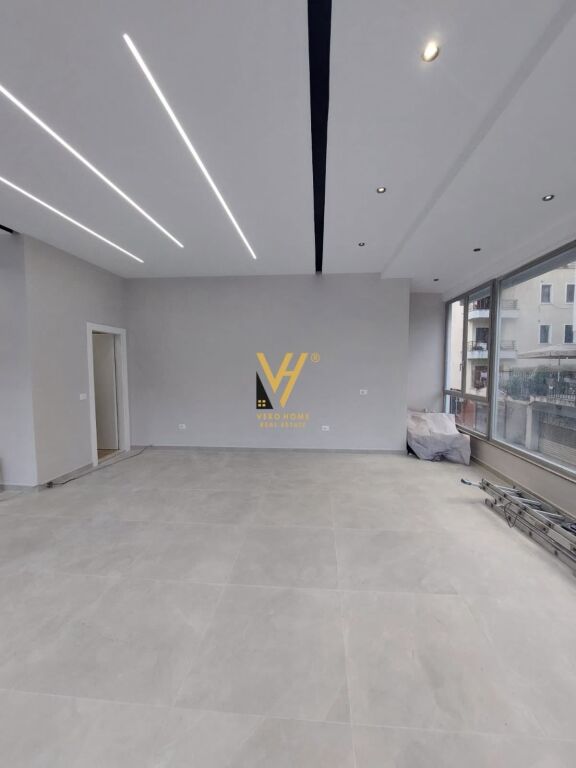 Dyqan në shitje në Kodra e Diellit, Tiranë, 45 m². Foto 1 nga 3