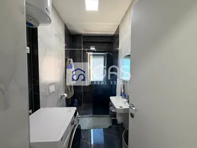 Apartament 1+1 me qera në Rruga e Barrikadave, Tiranë, 65 m². Foto 3 nga 5