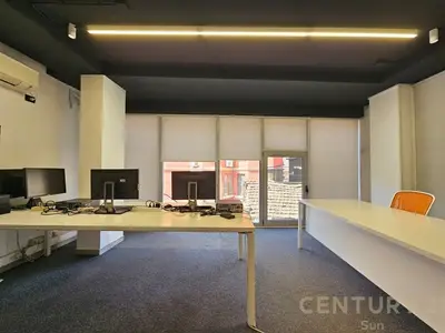 Zyrë me qera në Sheshi Avni Rustemi, Tiranë, 75 m². Foto 4 nga 5