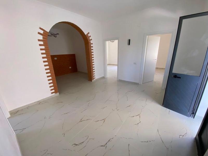 Shtëpi private në shitje në Mauzoleu i Dëshmorëve dhe Salla e Relikeve të Luftës, Durrës, 390 m². Foto 6 nga 11