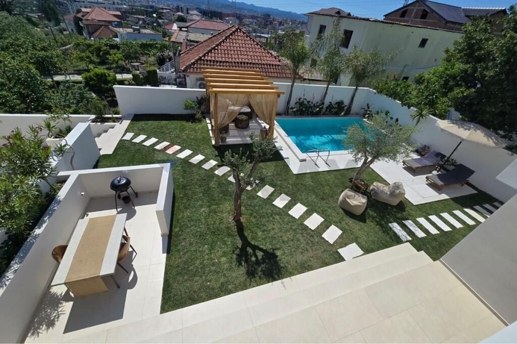 Villa in vendita a Paskuqan, Kamza, 480 m². Foto 2 di 3