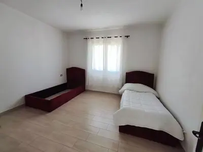 Appartamento 2+1 in affitto a Stacioni i Trenit, Durazzo, 80 m². Foto 4 di 7