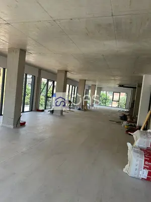 Ufficio in affitto a Rruga e Barrikadave, Tirana, 365 m². Foto 3 di 11