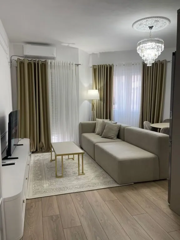 Apartament me qera në Sheshi Pranvera, Durrës, 100 m². Foto 1 nga 12