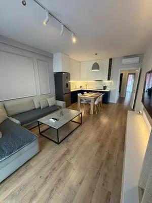 Apartament 2+1 në shitje në Farmacia 10, Tiranë, 97 m². Foto 2 nga 7