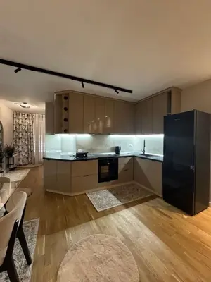 Apartament 1+1 me qera në Parku Zoologjik i Tiranës, Tiranë, 75 m². Foto 2 nga 3