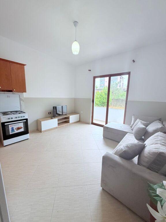 Casa indipendente 1+1 in affitto a Rruga Abaz Çelkupa, Durazzo, 100 m²
