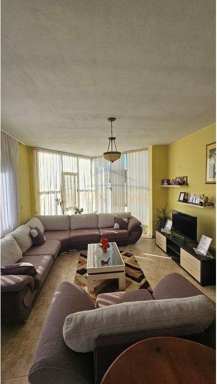Appartamento 3+1 in vendita a Stacioni i trenit, Durazzo, 146 m²